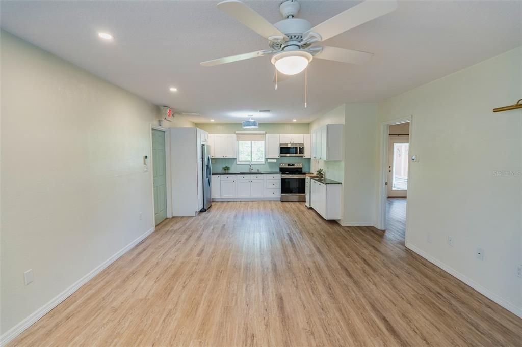 Active With Contract: $399,000 (5 beds, 0 baths, 2641 Square Feet)
