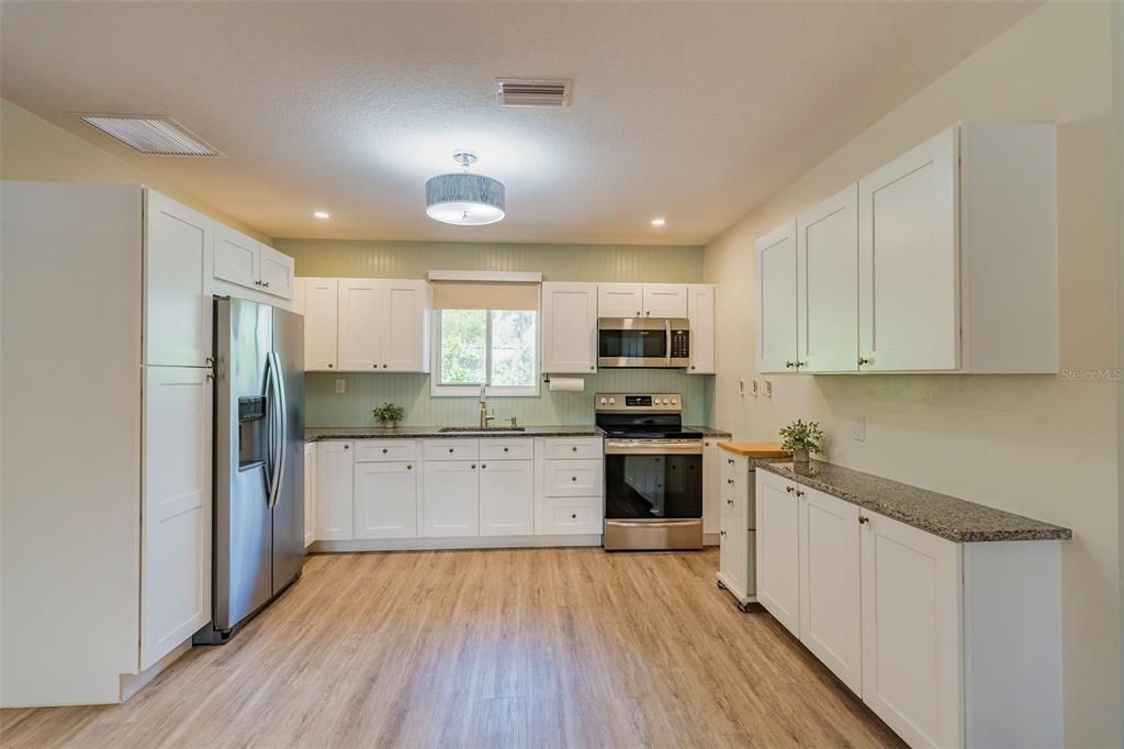 Active With Contract: $399,000 (5 beds, 0 baths, 2641 Square Feet)