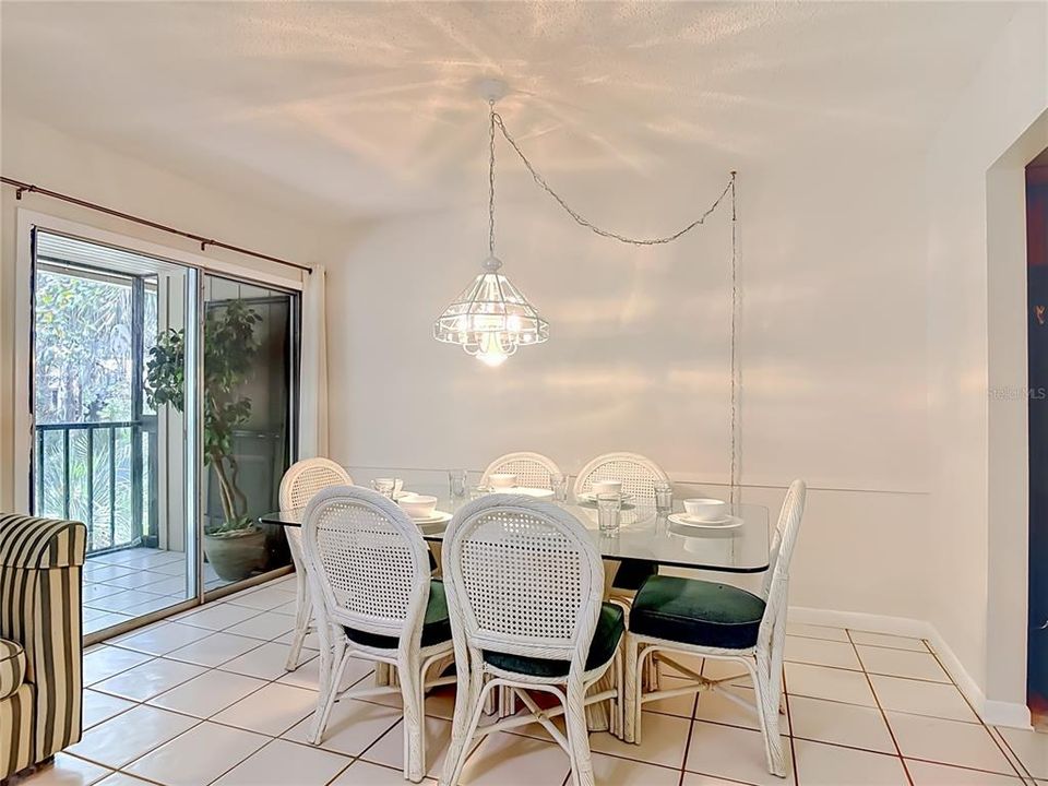 For Sale: $149,900 (2 beds, 2 baths, 897 Square Feet)