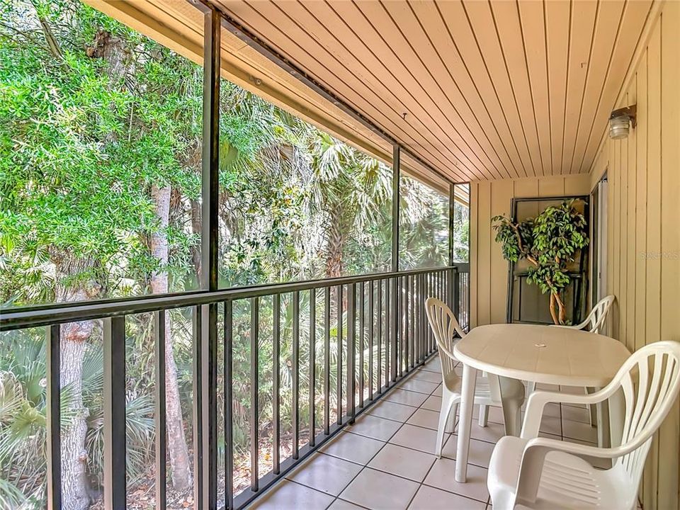 For Sale: $149,900 (2 beds, 2 baths, 897 Square Feet)