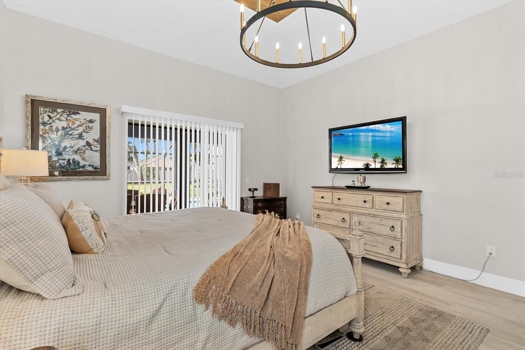 For Sale: $829,000 (5 beds, 3 baths, 2262 Square Feet)