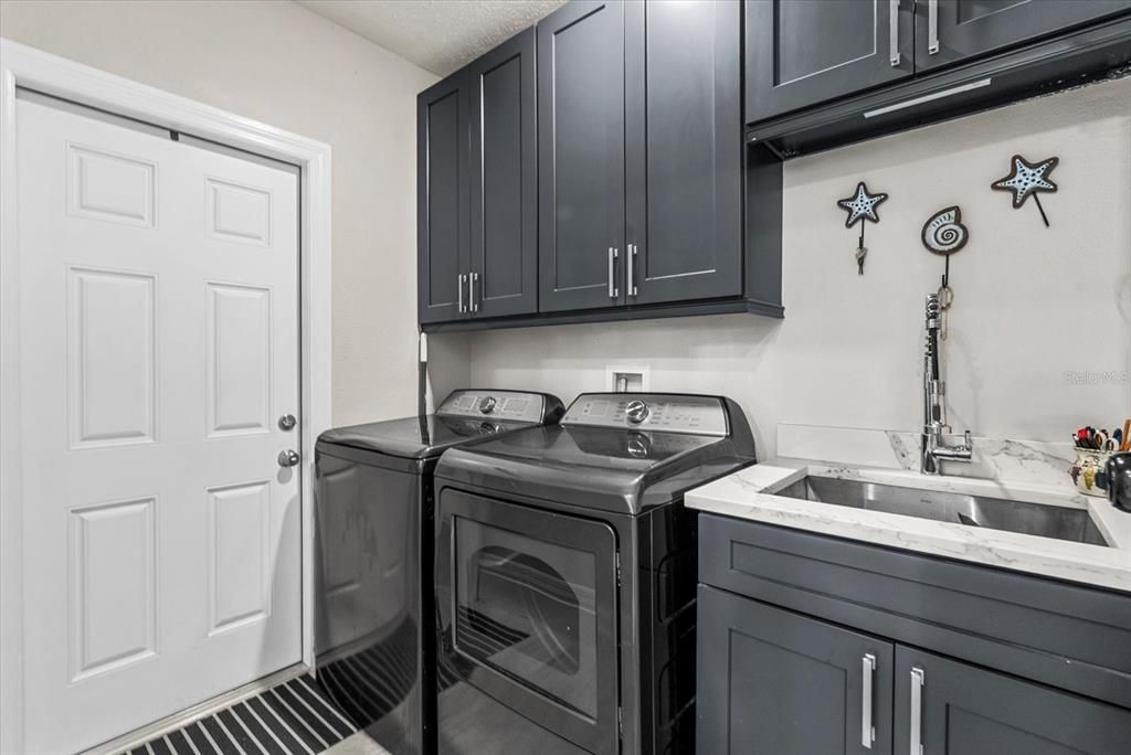 For Sale: $829,000 (5 beds, 3 baths, 2262 Square Feet)
