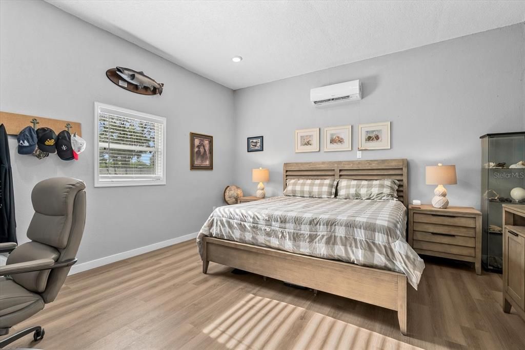 For Sale: $829,000 (5 beds, 3 baths, 2262 Square Feet)
