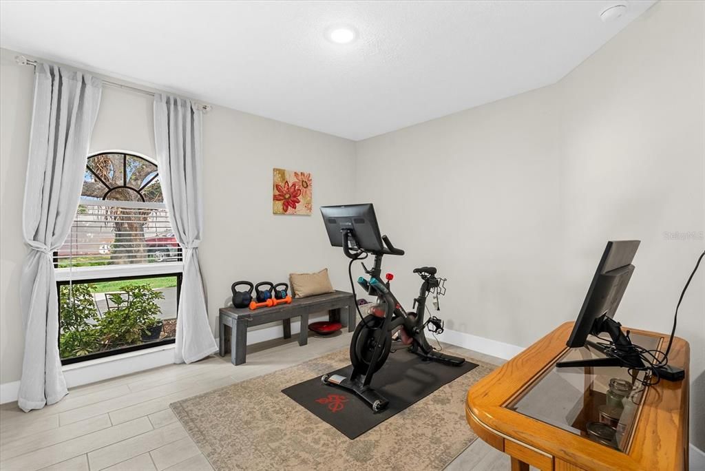 For Sale: $829,000 (5 beds, 3 baths, 2262 Square Feet)