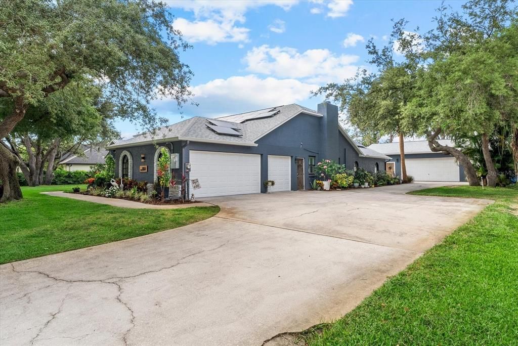 For Sale: $829,000 (5 beds, 3 baths, 2262 Square Feet)