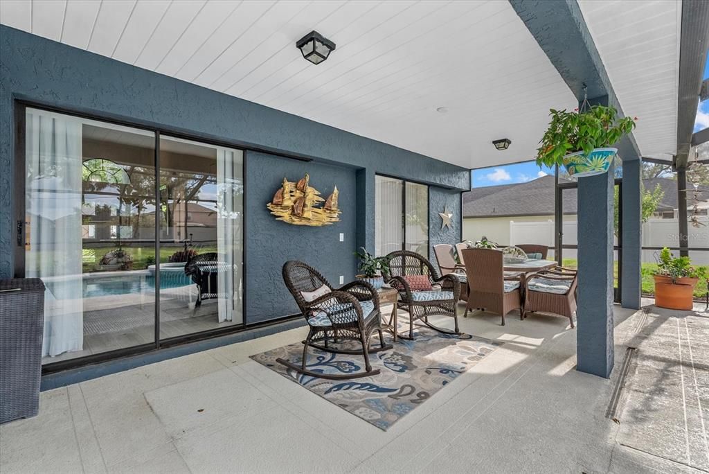 For Sale: $829,000 (5 beds, 3 baths, 2262 Square Feet)
