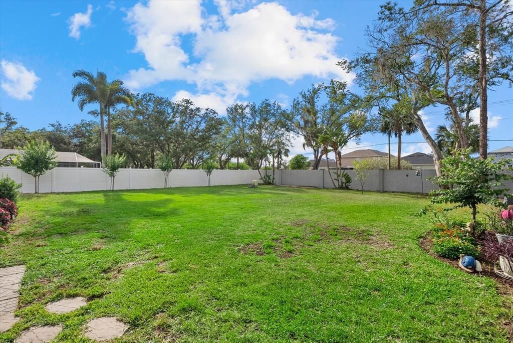 For Sale: $829,000 (5 beds, 3 baths, 2262 Square Feet)
