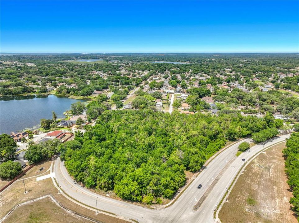En Venta: $5,600,000 (6.92 acres)