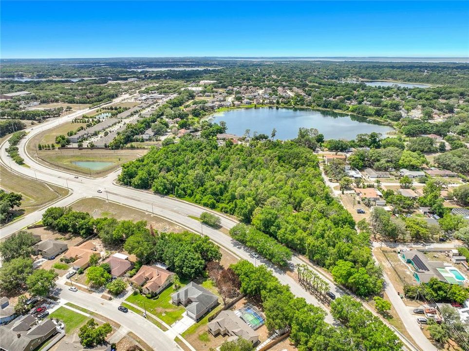 En Venta: $5,600,000 (6.92 acres)