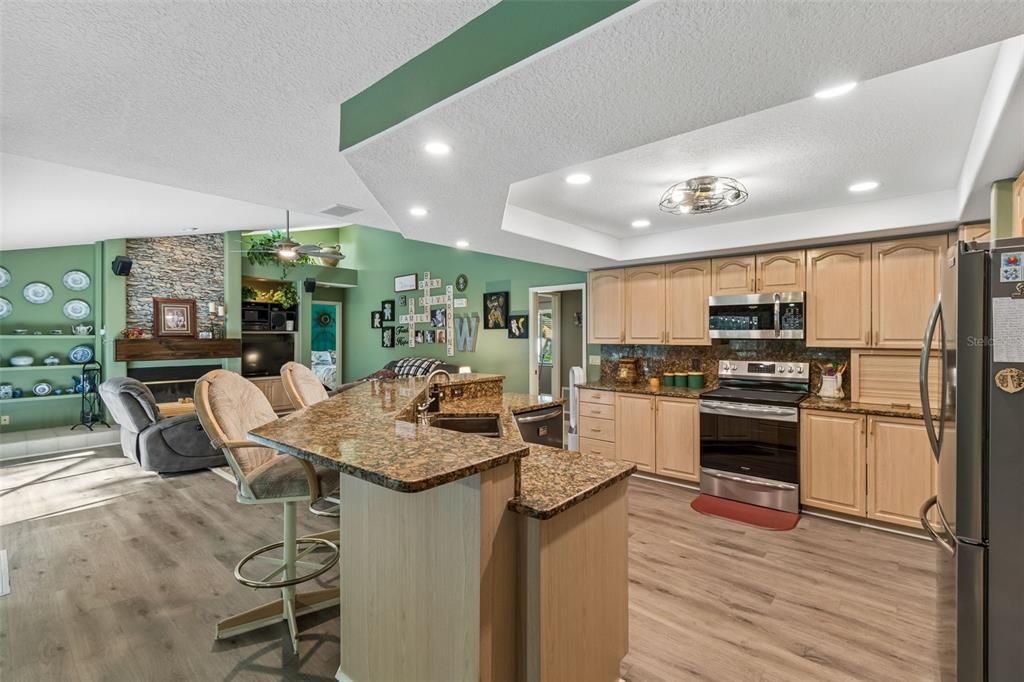 Activo con contrato: $650,000 (4 camas, 3 baños, 2792 Pies cuadrados)
