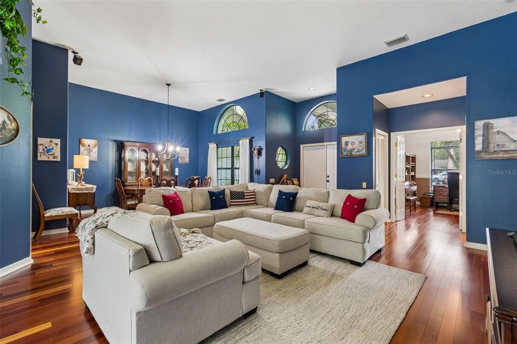 Activo con contrato: $650,000 (4 camas, 3 baños, 2792 Pies cuadrados)