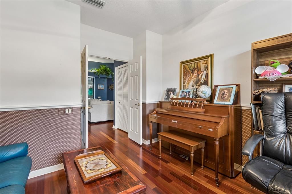 Activo con contrato: $650,000 (4 camas, 3 baños, 2792 Pies cuadrados)
