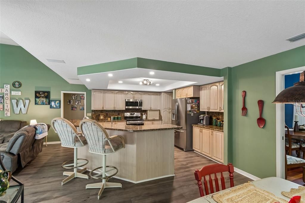 Activo con contrato: $650,000 (4 camas, 3 baños, 2792 Pies cuadrados)