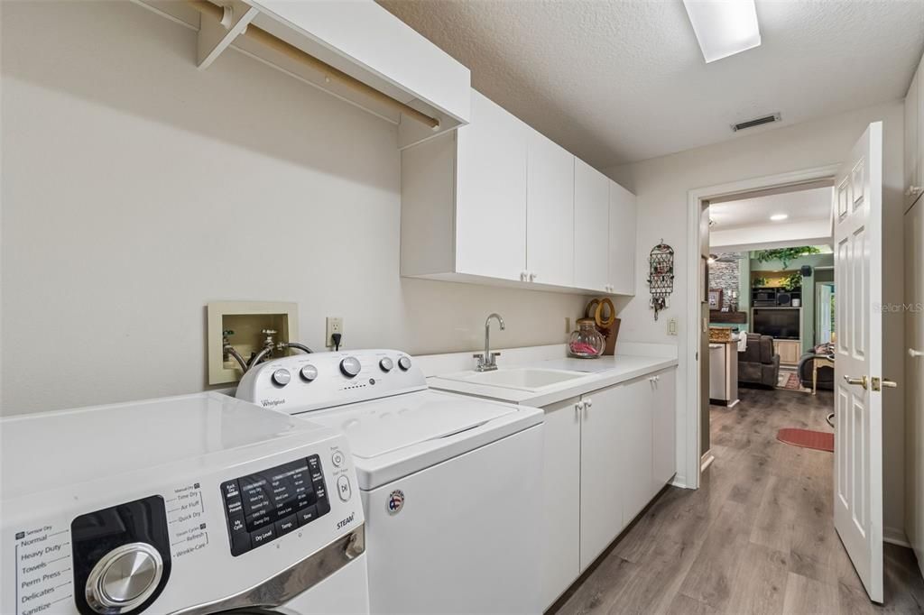 Activo con contrato: $650,000 (4 camas, 3 baños, 2792 Pies cuadrados)