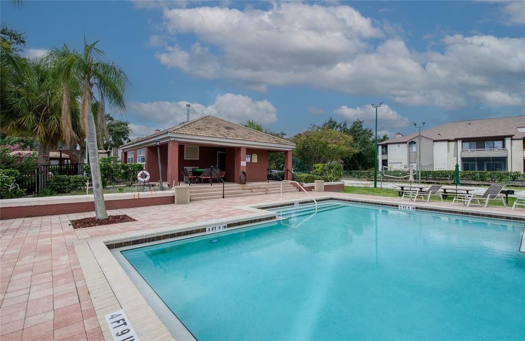 For Sale: $130,000 (1 beds, 1 baths, 729 Square Feet)