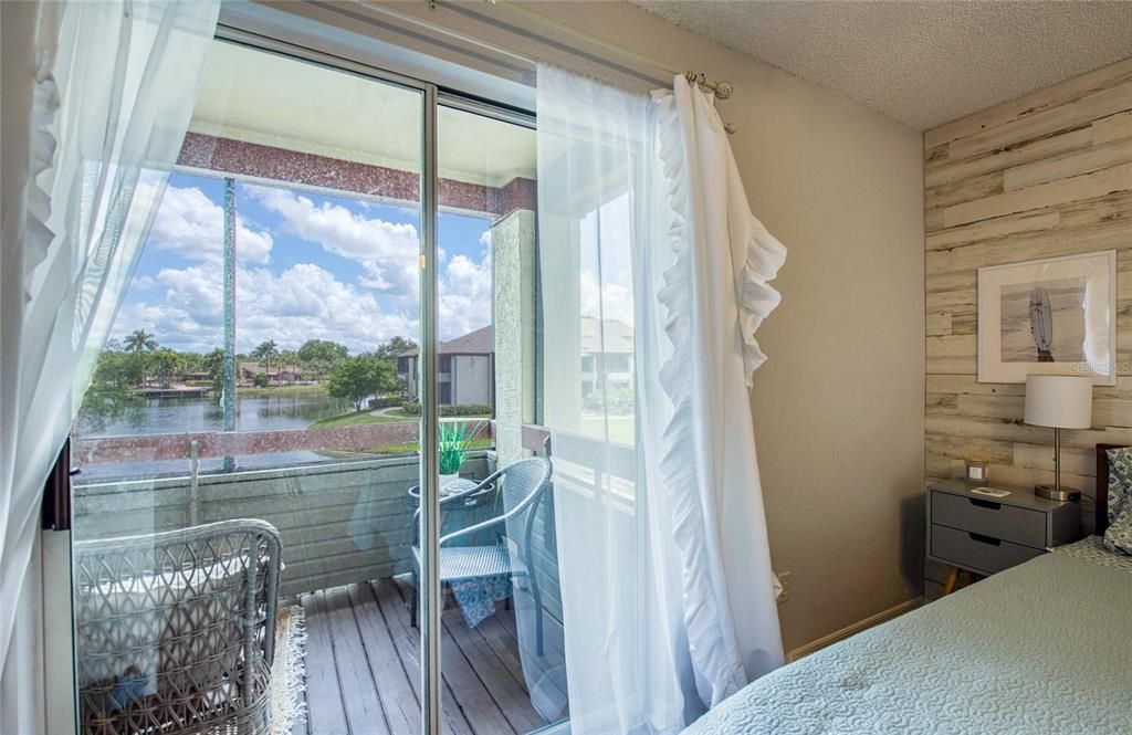For Sale: $130,000 (1 beds, 1 baths, 729 Square Feet)