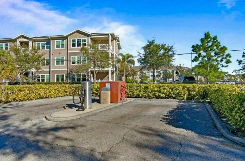 For Sale: $130,000 (1 beds, 1 baths, 729 Square Feet)