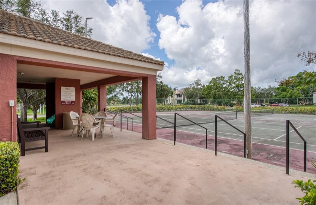For Sale: $130,000 (1 beds, 1 baths, 729 Square Feet)