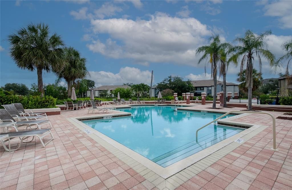 For Sale: $130,000 (1 beds, 1 baths, 729 Square Feet)