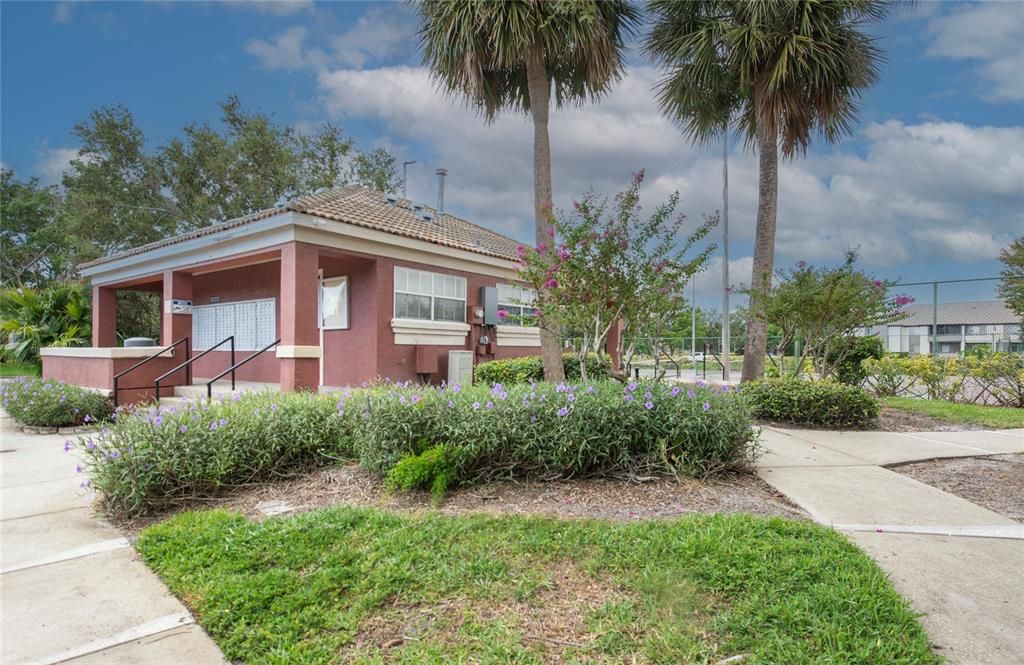 For Sale: $130,000 (1 beds, 1 baths, 729 Square Feet)