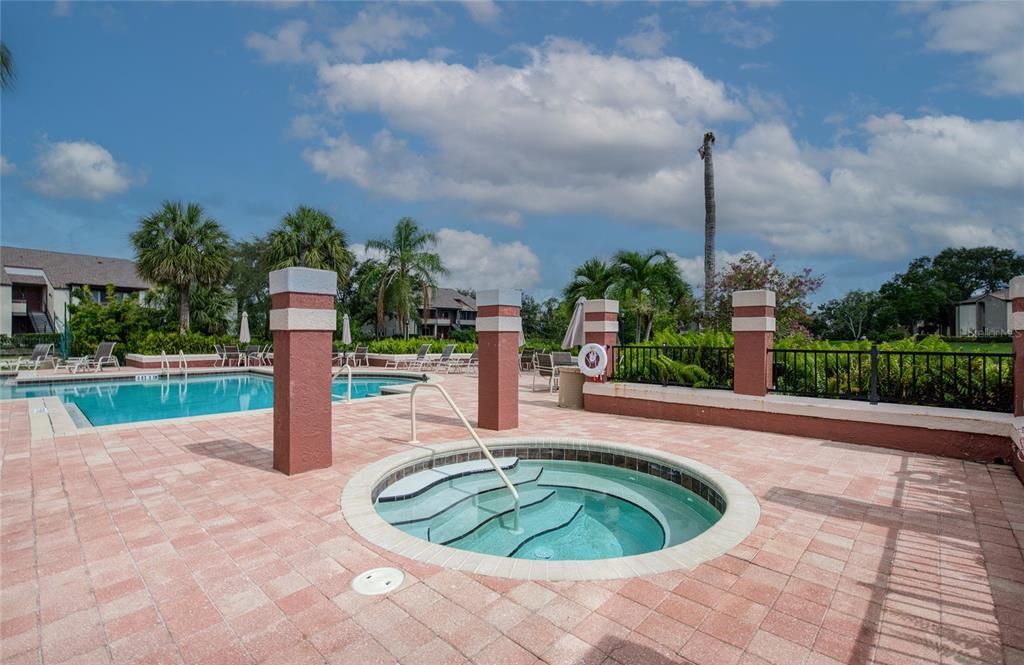 For Sale: $130,000 (1 beds, 1 baths, 729 Square Feet)