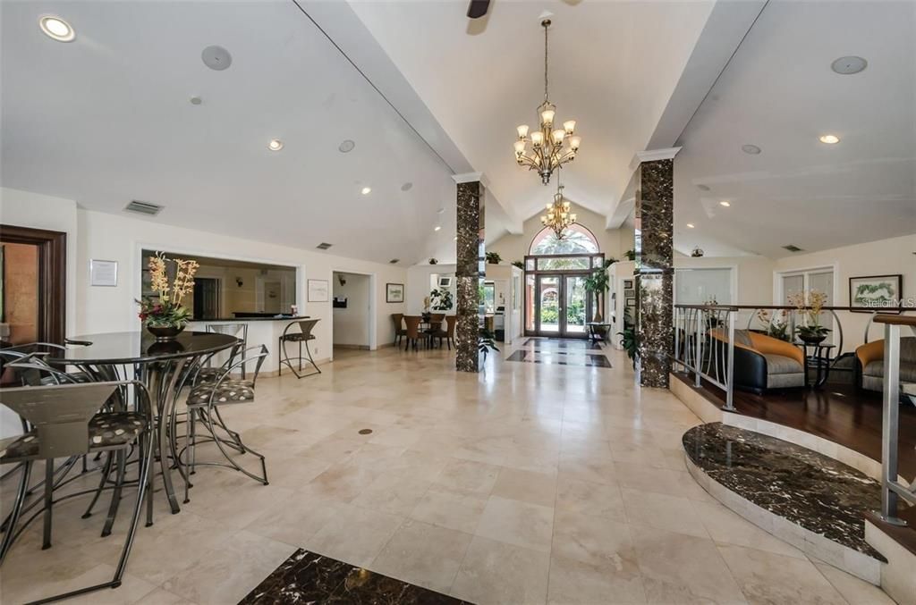 For Sale: $130,000 (1 beds, 1 baths, 729 Square Feet)