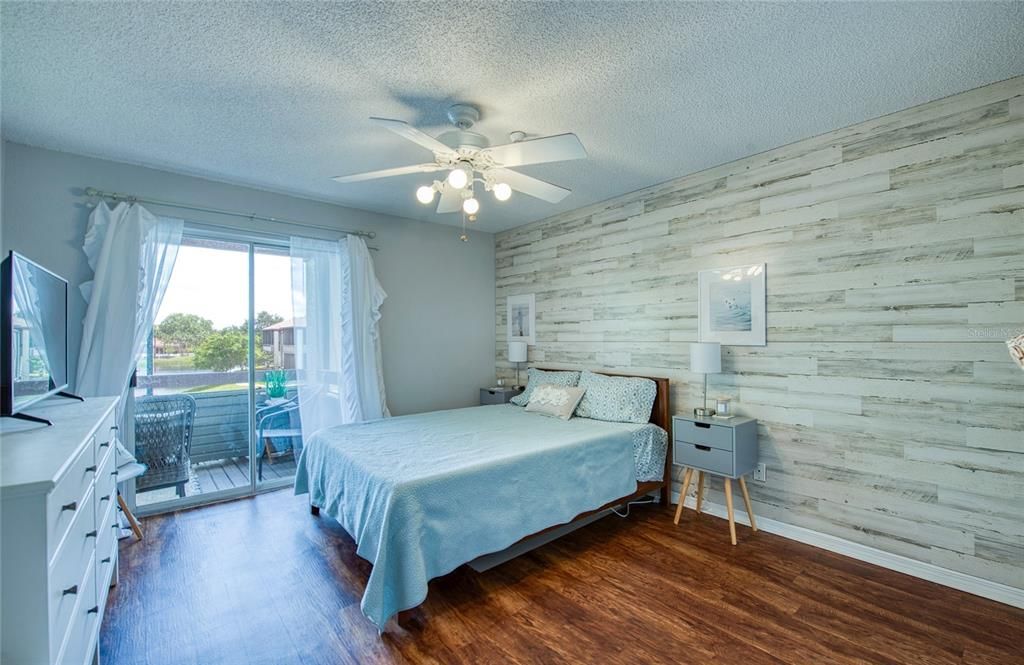 For Sale: $130,000 (1 beds, 1 baths, 729 Square Feet)