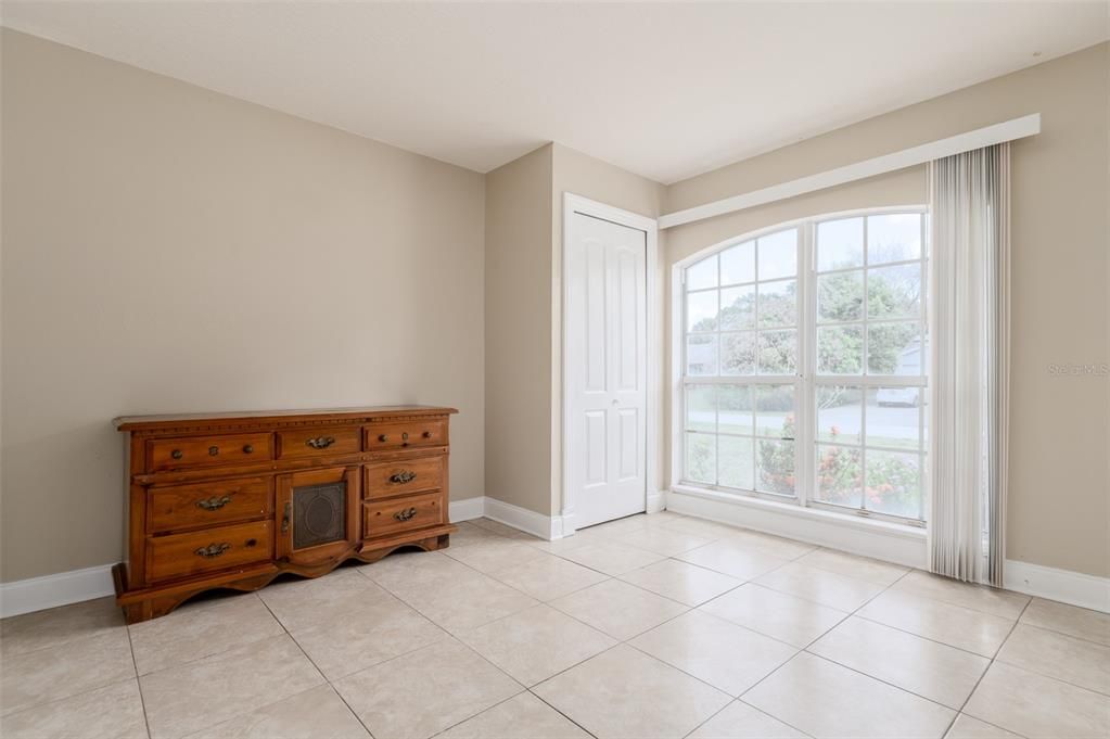 Activo con contrato: $375,000 (4 camas, 2 baños, 1814 Pies cuadrados)