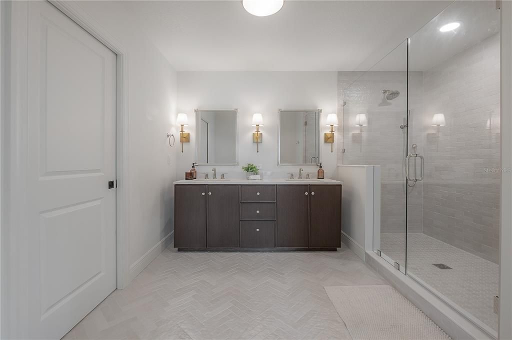 For Rent: $12,700 (4 beds, 3 baths, 2949 Square Feet)
