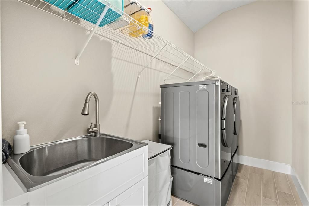 For Sale: $574,900 (5 beds, 3 baths, 2830 Square Feet)