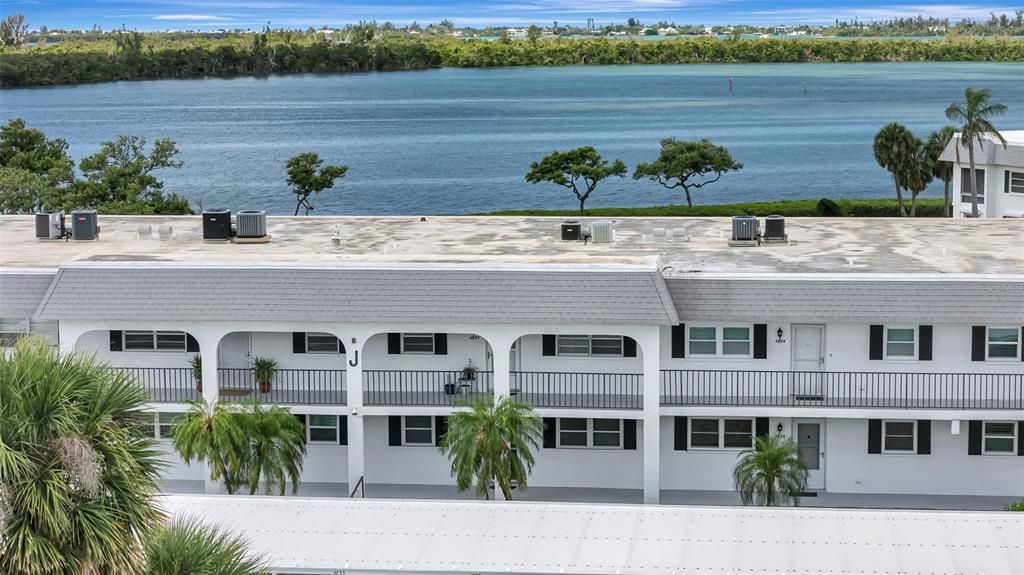 For Sale: $275,000 (2 beds, 2 baths, 1224 Square Feet)