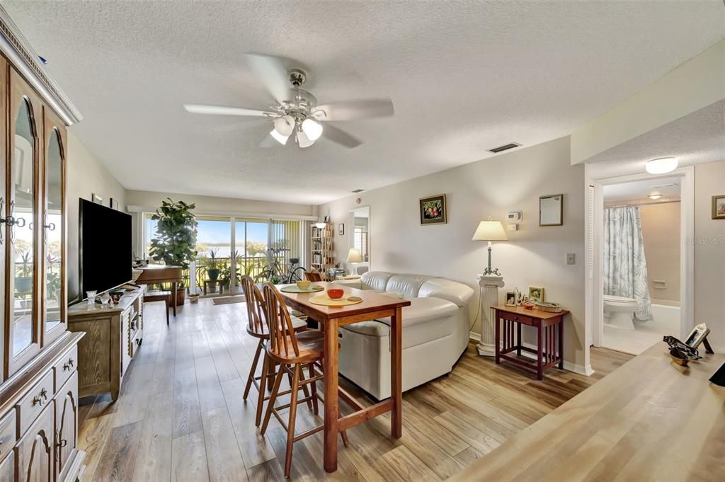 For Sale: $275,000 (2 beds, 2 baths, 1224 Square Feet)