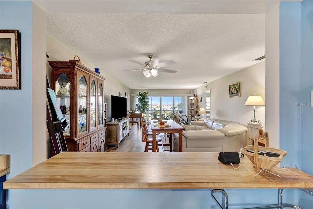 For Sale: $275,000 (2 beds, 2 baths, 1224 Square Feet)