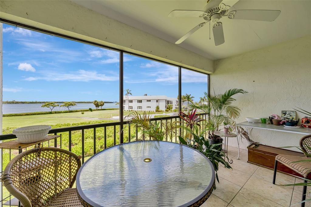 For Sale: $275,000 (2 beds, 2 baths, 1224 Square Feet)