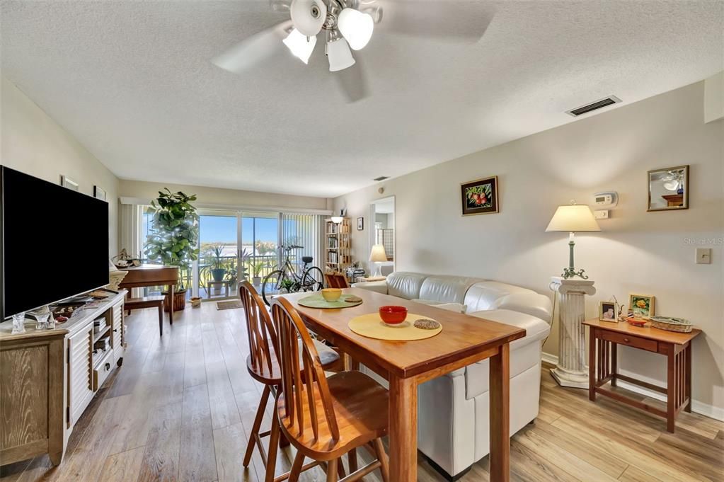 For Sale: $275,000 (2 beds, 2 baths, 1224 Square Feet)