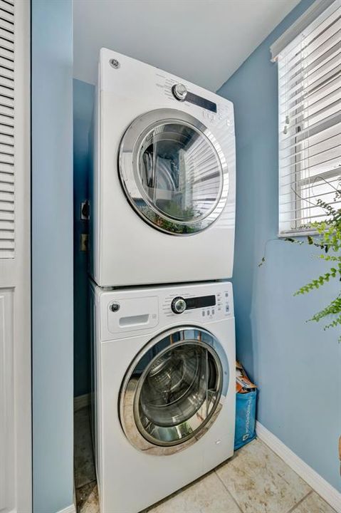 For Sale: $275,000 (2 beds, 2 baths, 1224 Square Feet)