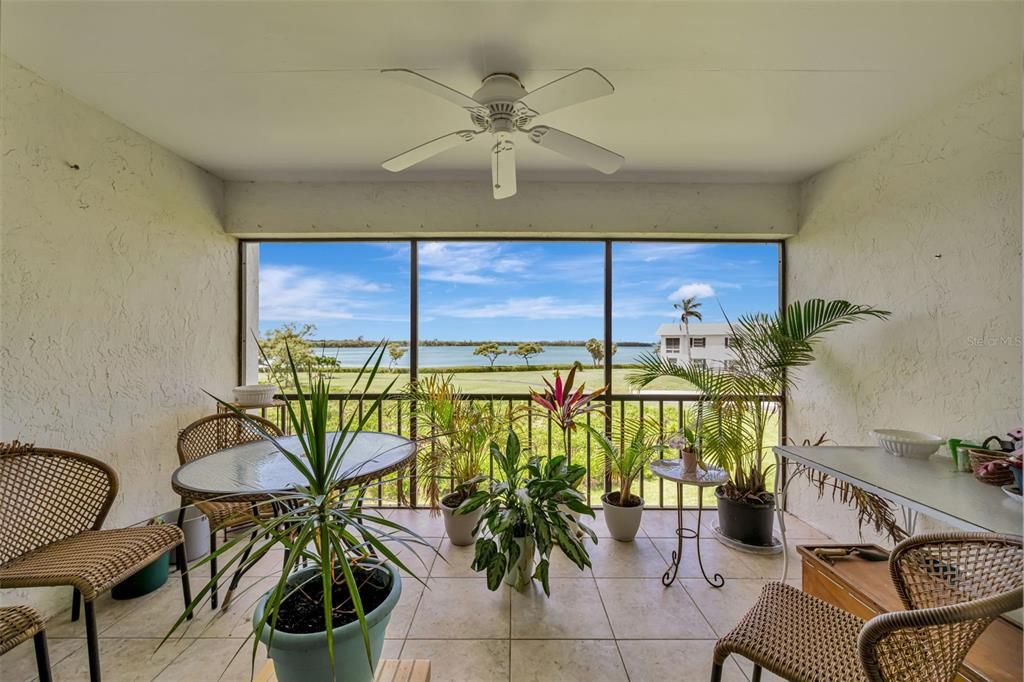 For Sale: $275,000 (2 beds, 2 baths, 1224 Square Feet)