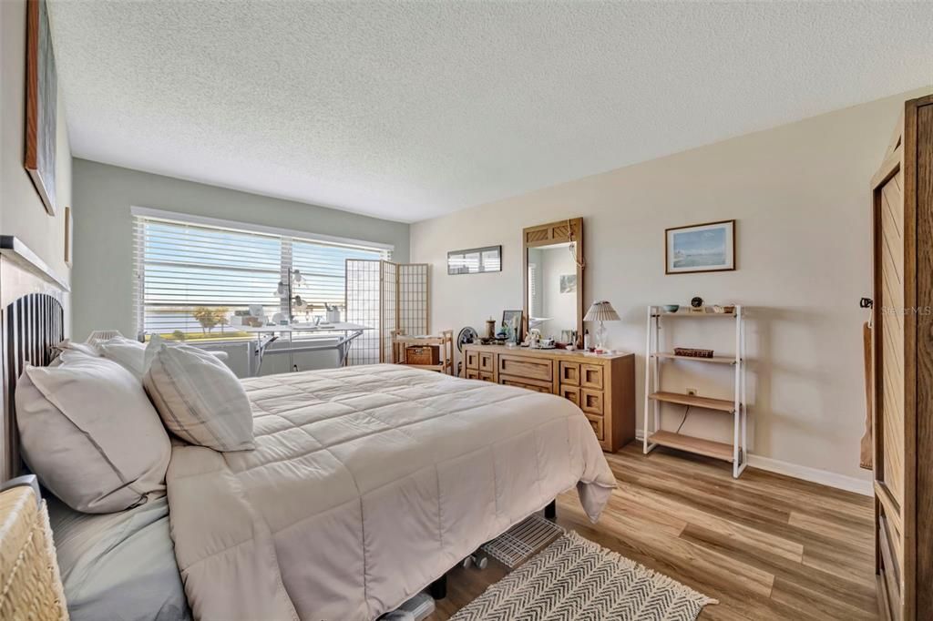 For Sale: $275,000 (2 beds, 2 baths, 1224 Square Feet)