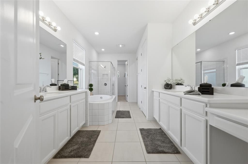 En Venta: $775,000 (5 camas, 3 baños, 4181 Pies cuadrados)
