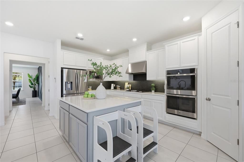 En Venta: $775,000 (5 camas, 3 baños, 4181 Pies cuadrados)