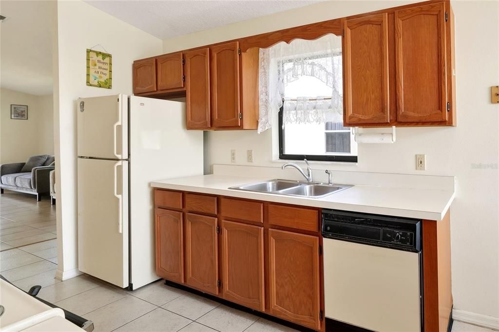 For Sale: $240,000 (2 beds, 2 baths, 1028 Square Feet)