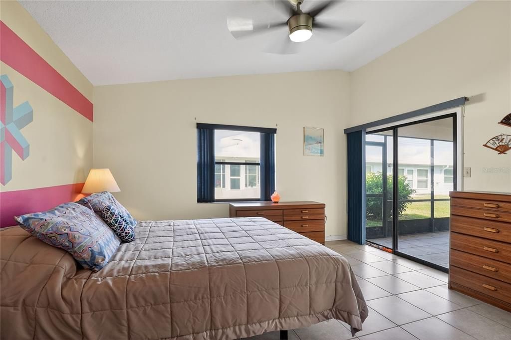 For Sale: $240,000 (2 beds, 2 baths, 1028 Square Feet)