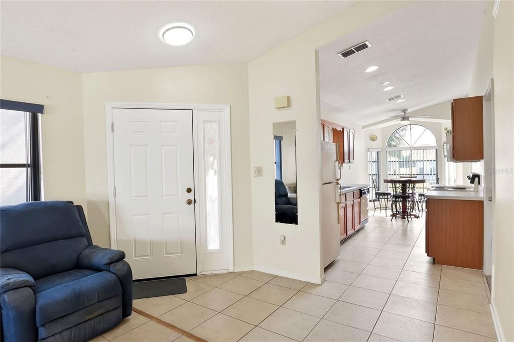 For Sale: $240,000 (2 beds, 2 baths, 1028 Square Feet)
