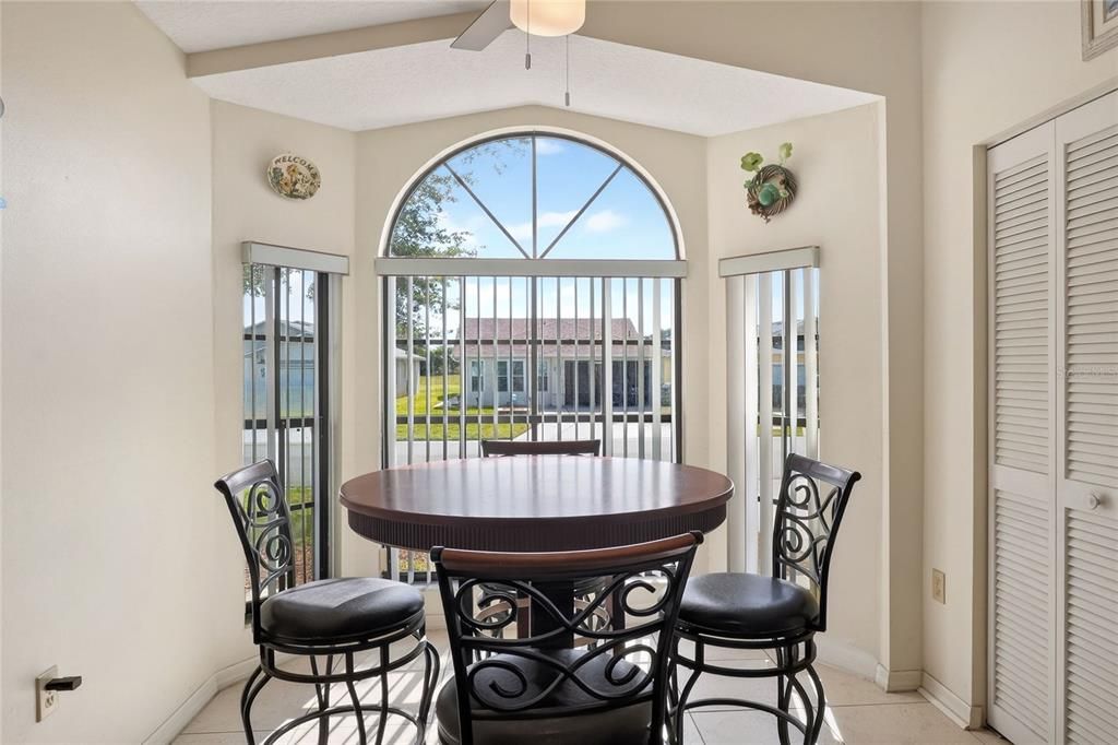 For Sale: $240,000 (2 beds, 2 baths, 1028 Square Feet)