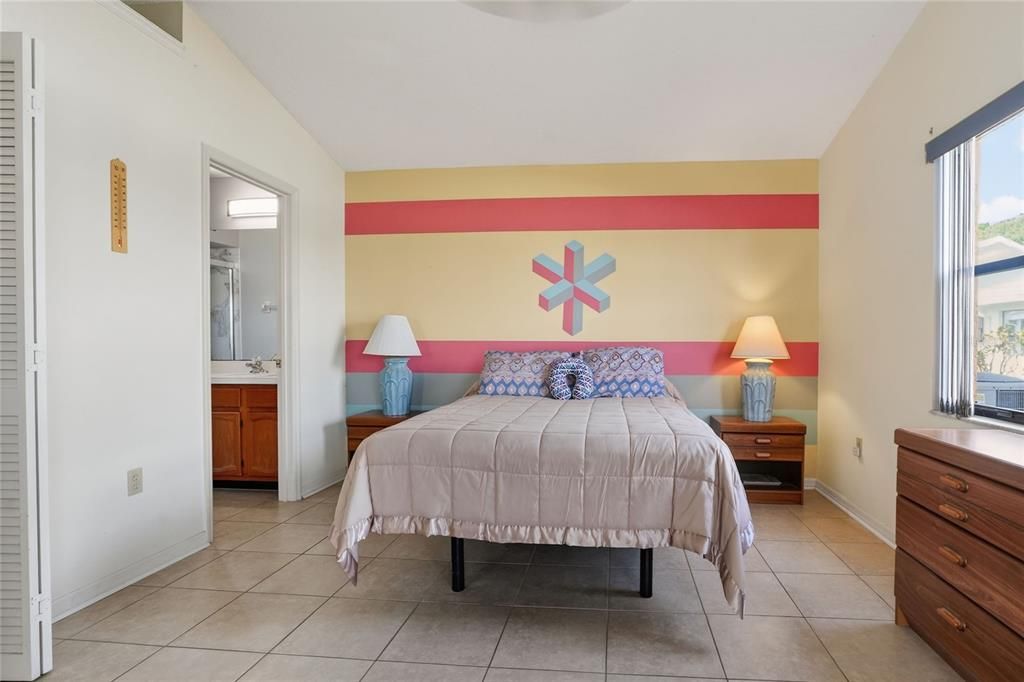 For Sale: $240,000 (2 beds, 2 baths, 1028 Square Feet)