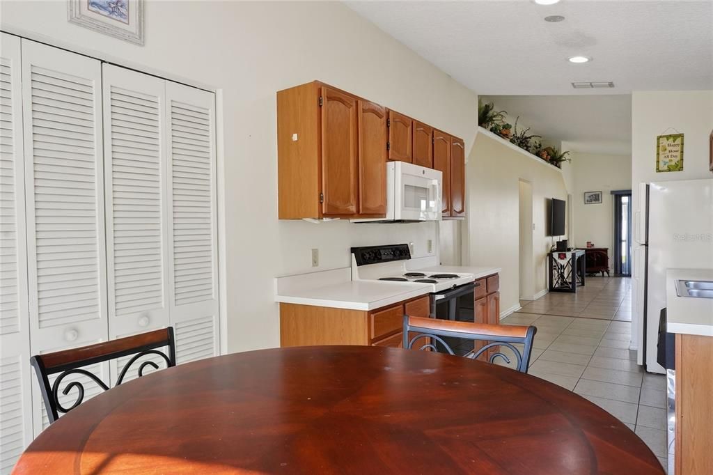 For Sale: $240,000 (2 beds, 2 baths, 1028 Square Feet)
