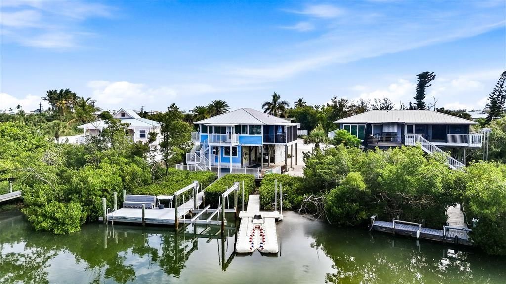 На продажу: $939,000 (2 спален, 1 ванн, 1064 Квадратных фут)