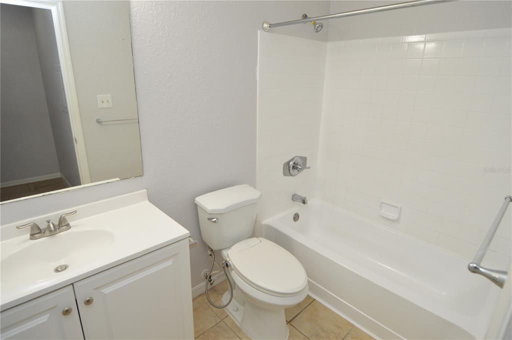 Active With Contract: $1,400 (1 beds, 1 baths, 729 Square Feet)