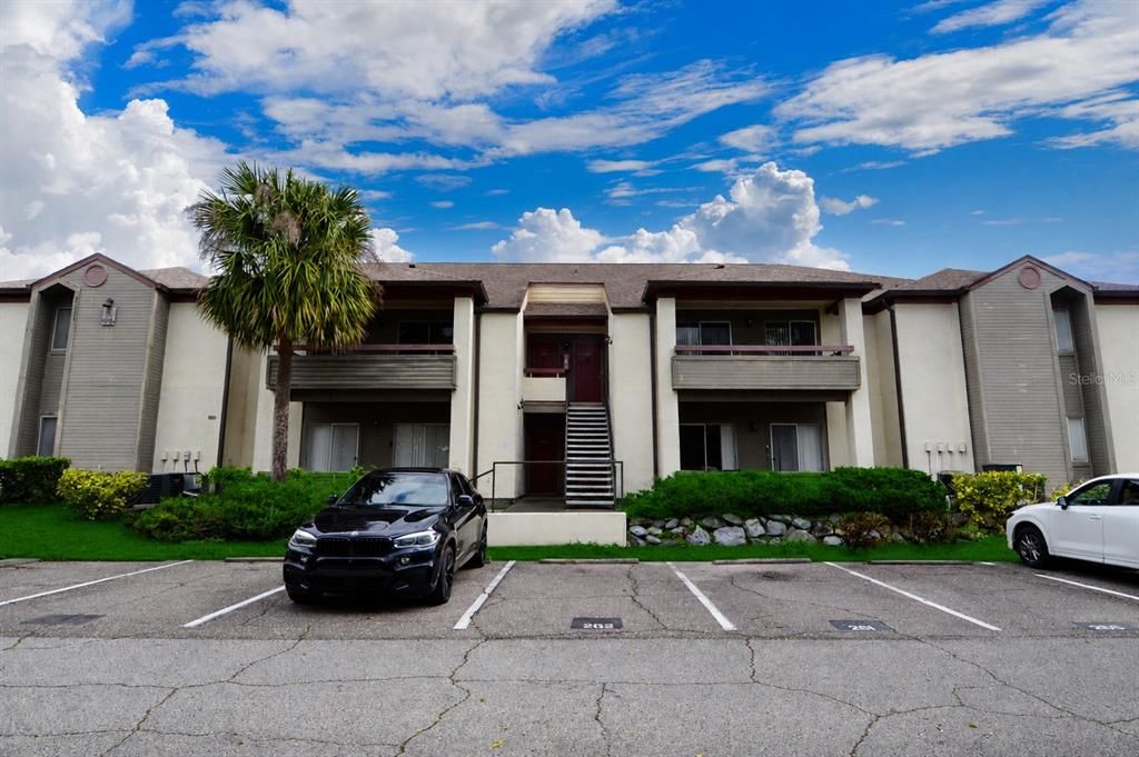 Active With Contract: $1,400 (1 beds, 1 baths, 729 Square Feet)