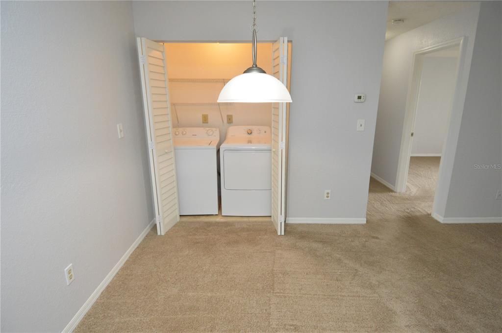 Active With Contract: $1,400 (1 beds, 1 baths, 729 Square Feet)